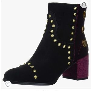 Brand new Very Volatile velvet ankle boots size 7.5 brand new in original box